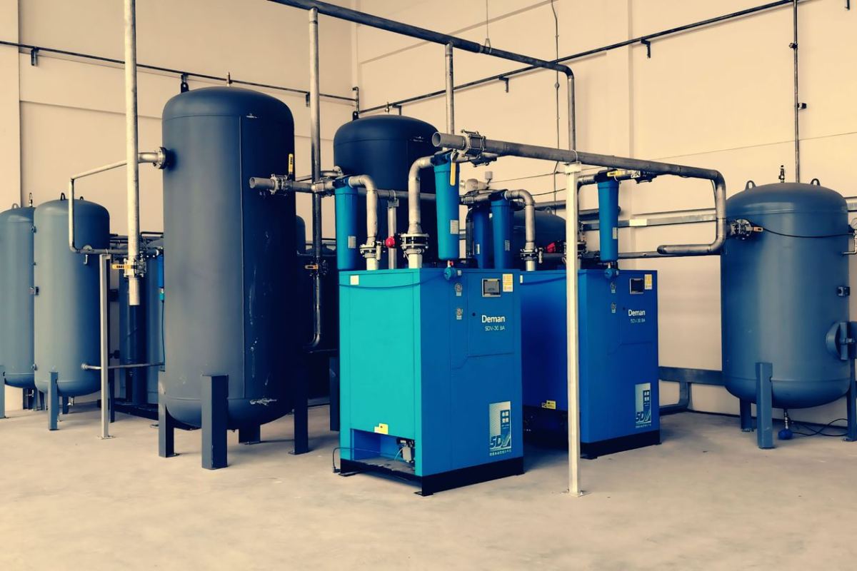 Compressor package with tanks and piping installed in a plant
