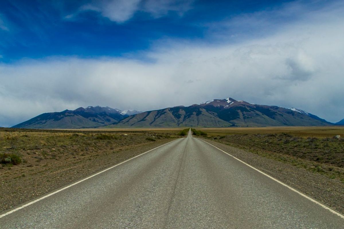 Ruta en la meseta patagónica de Santa Cruz