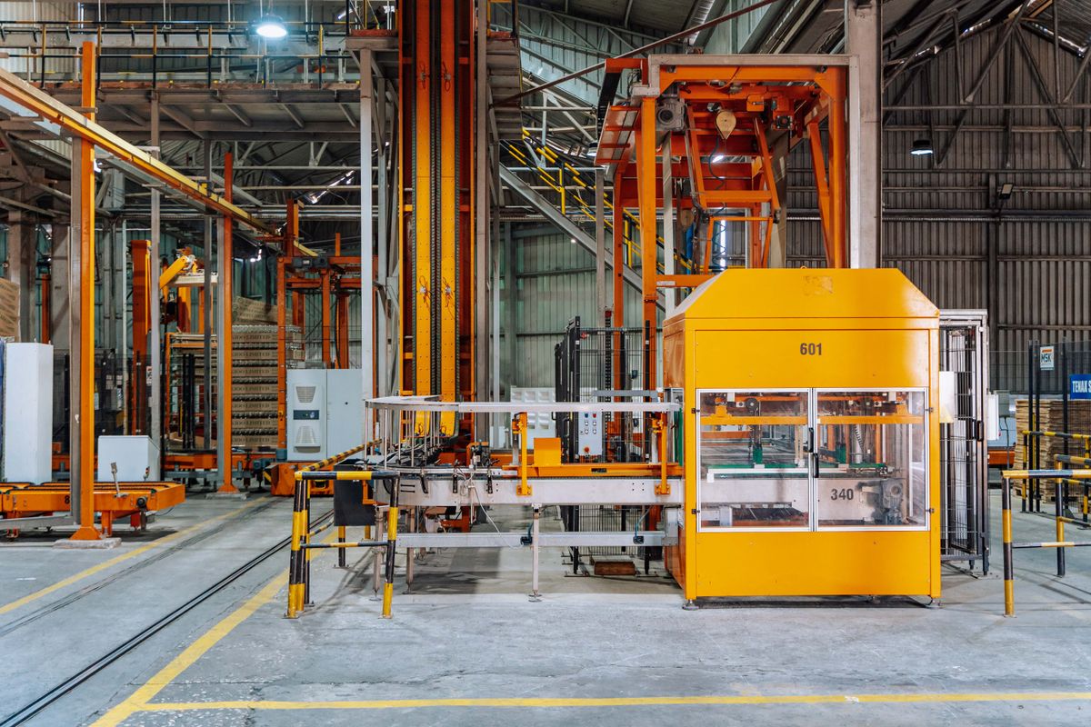 Industrial plant with steel structures
