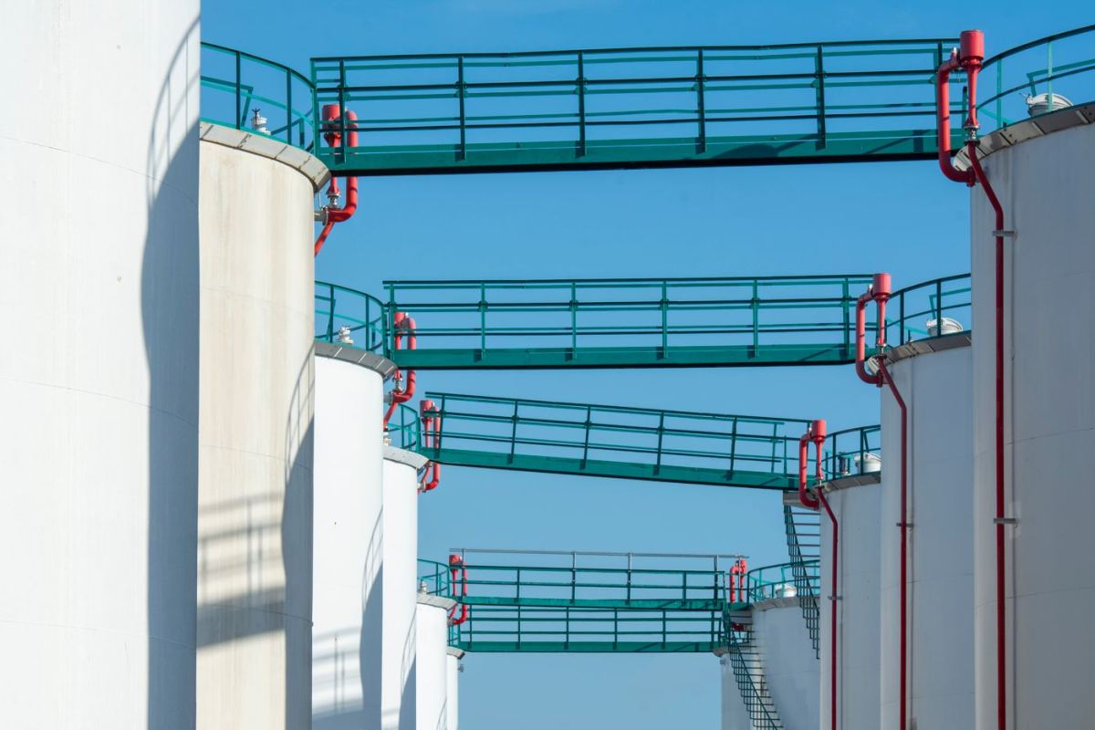 Aboveground steel tanks linked by walkways